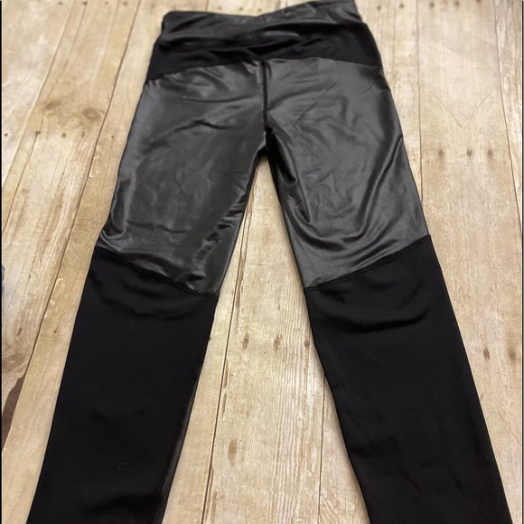 Gap Fit Girl’s Faux Leather Black Leggings - Picture 2 of 5